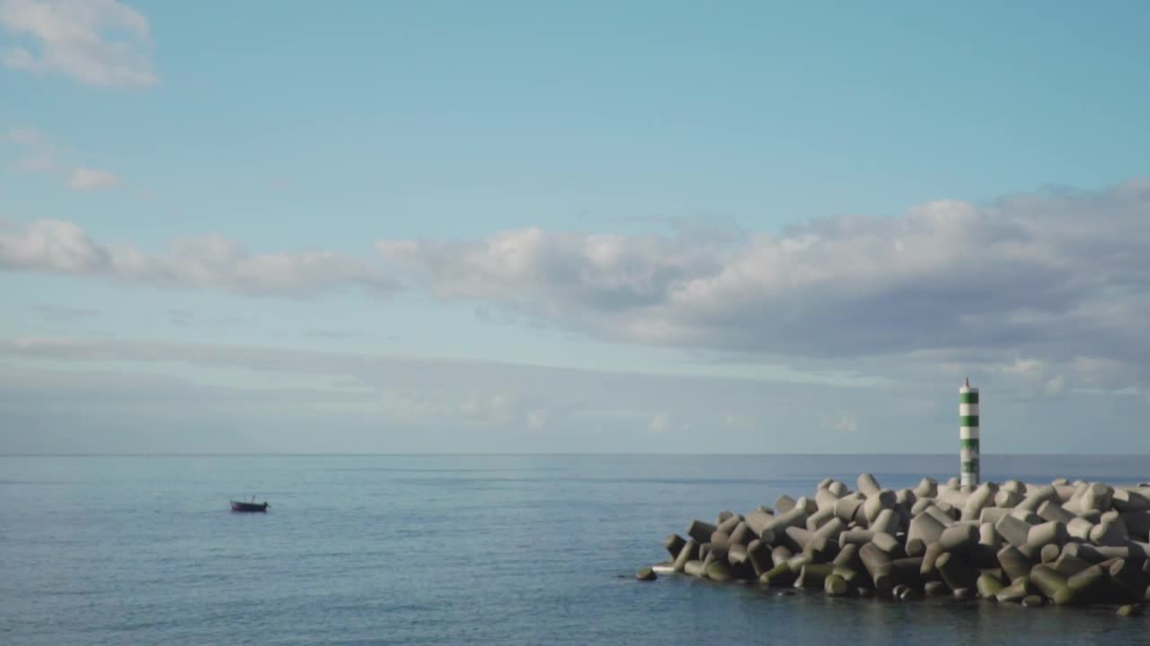 Free Video Stock tetrapod wall in the seashore Live Wallpaper