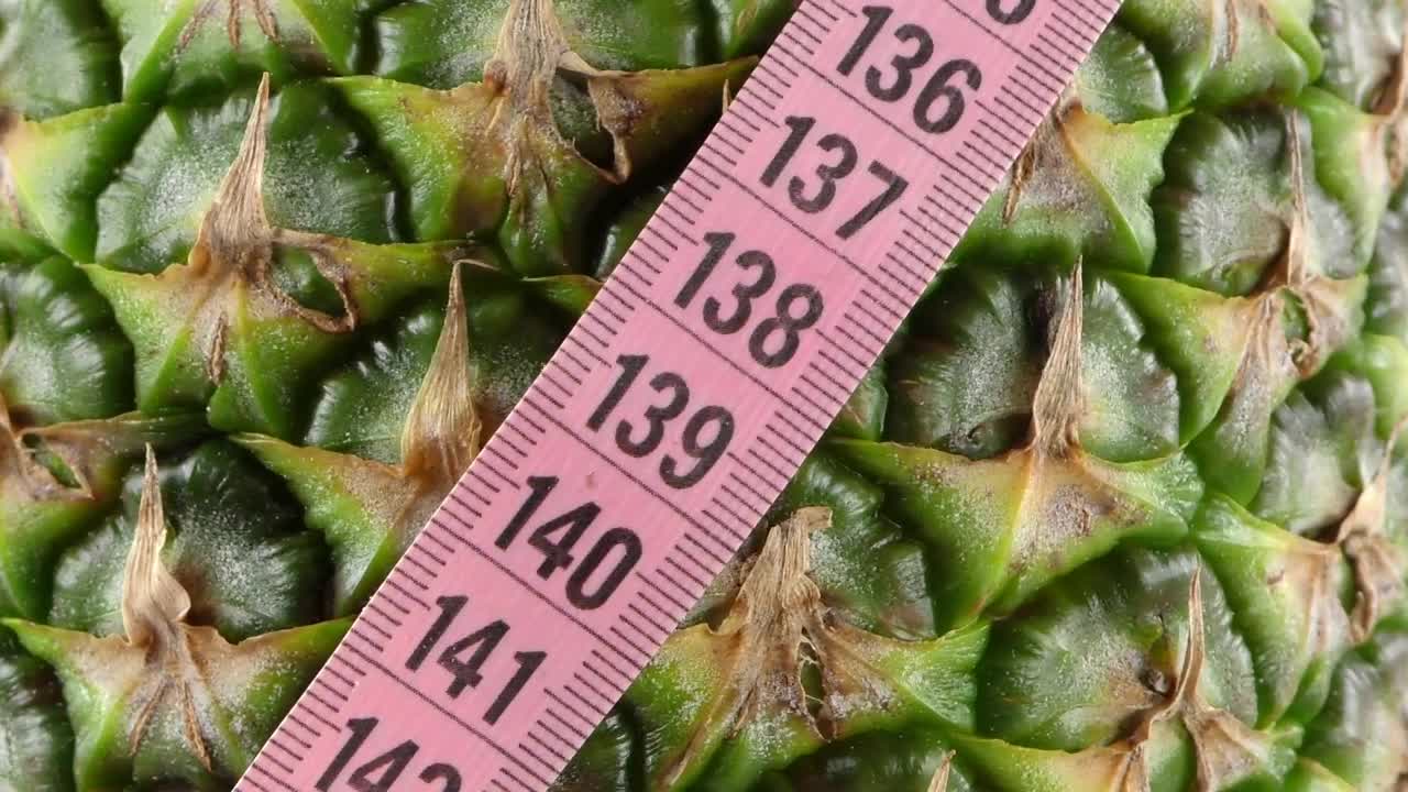Free Video Stock texture of a green pineapple and a measuring tape Live Wallpaper