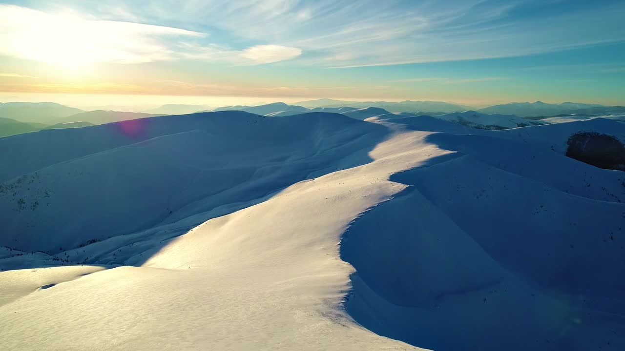 Free Video Stock texture of mountains completely covered with snow Live Wallpaper