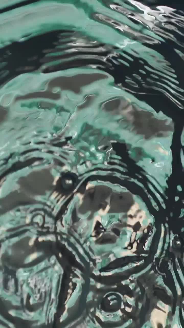 Free Video Stock texture of the water surface when droplets fall on it Live Wallpaper