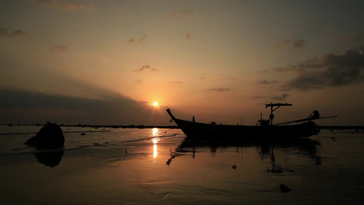 Free Video Stock thai boat on the beach during sunset Live Wallpaper