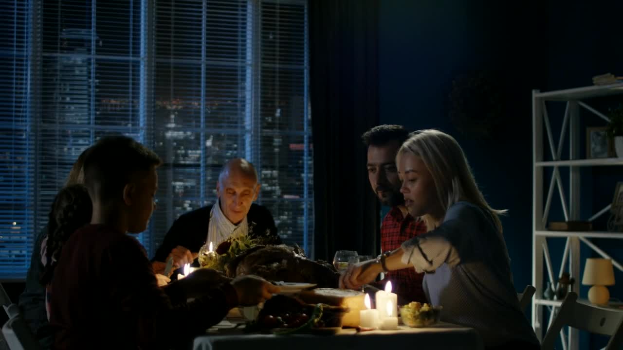 Free Video Stock thanksgiving dinner at home Live Wallpaper