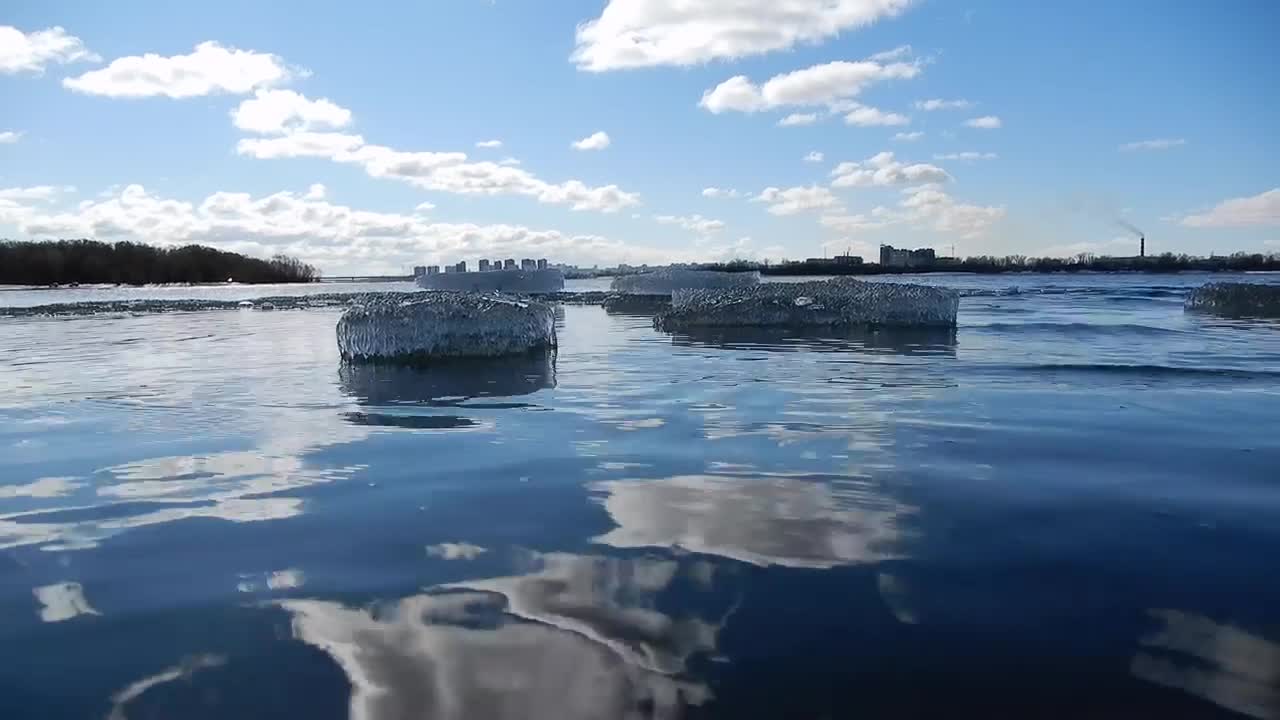 Free Video Stock thawing river Live Wallpaper