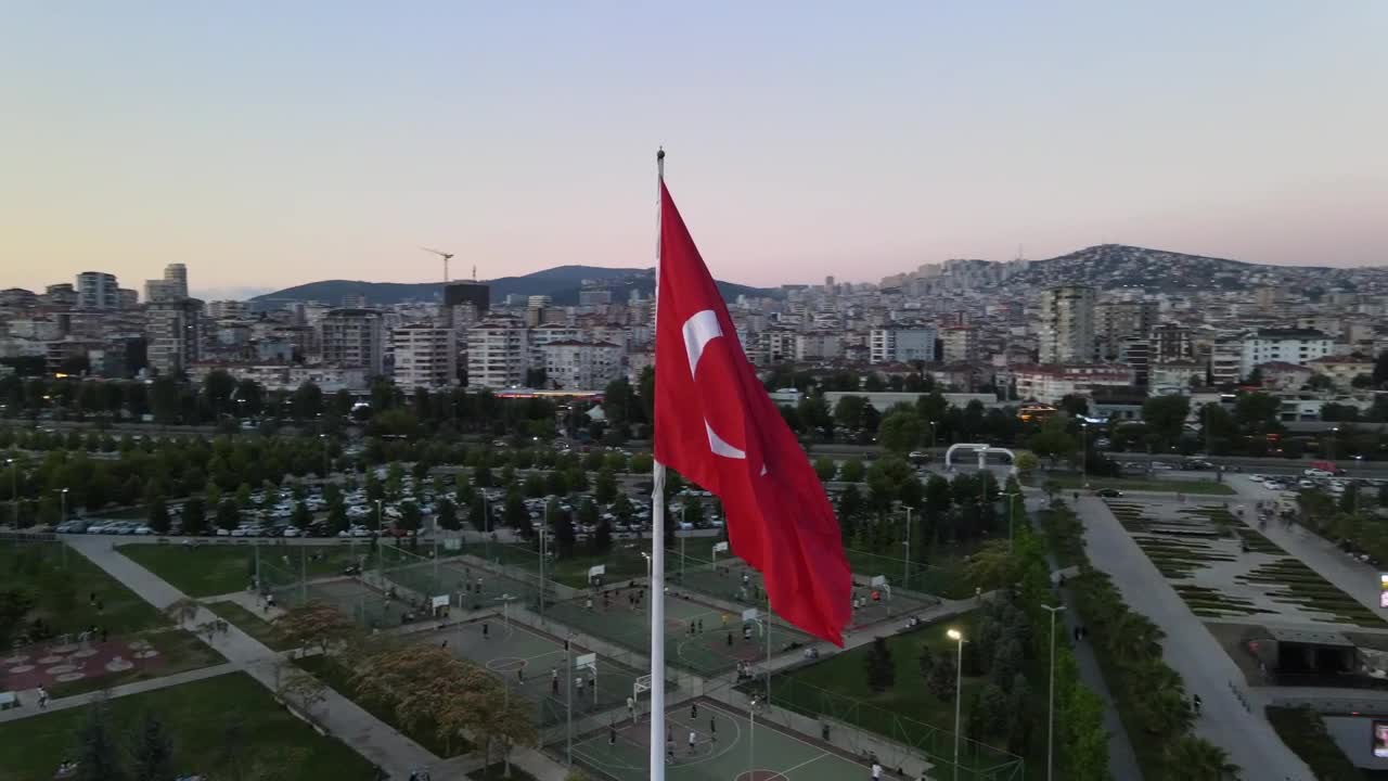 Free Video Stock the city around a turkish flag flying high Live Wallpaper