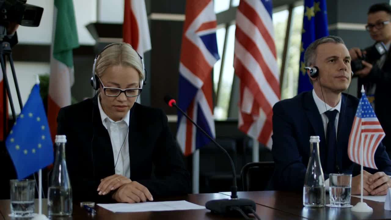 Free Video Stock the international conference ends with applause Live Wallpaper