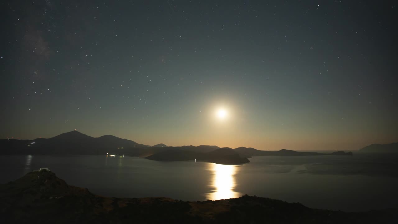 Free Video Stock the milky way revealing itself in the night sky Live Wallpaper