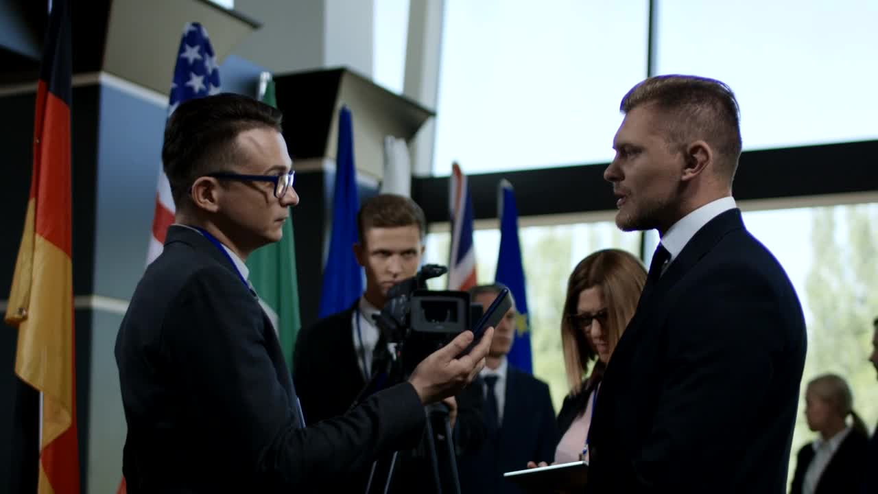 Free Video Stock the politician being interviewed by a journalist Live Wallpaper