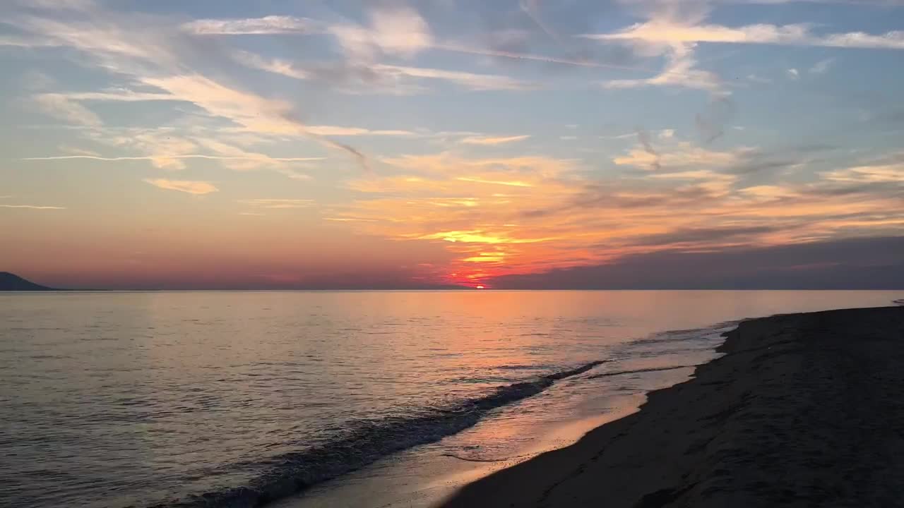 Free Video Stock the sunset on a empty beach Live Wallpaper