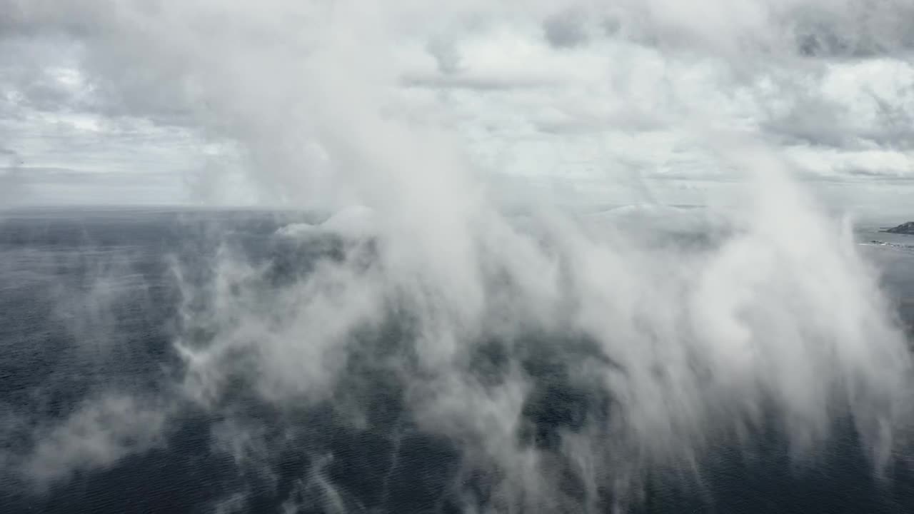 Free Video Stock thick fog over the ocean Live Wallpaper