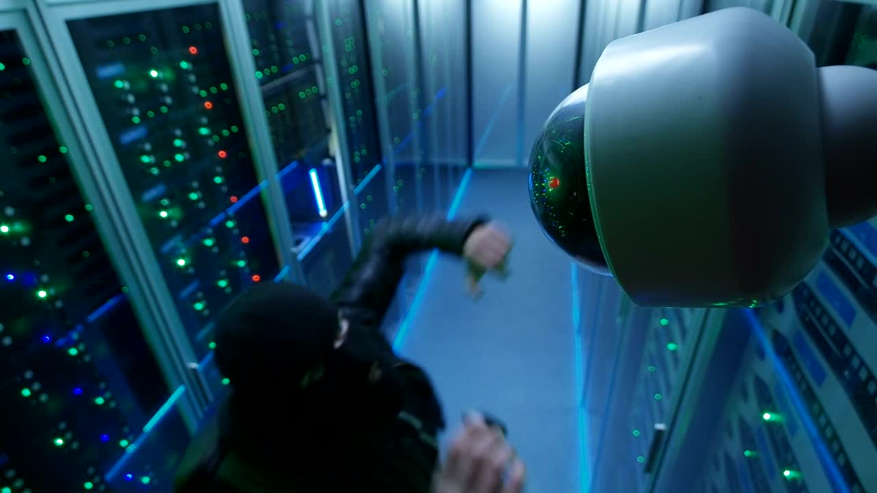 Free Video Stock thief blocks cctv camera and then hacks the server Live Wallpaper