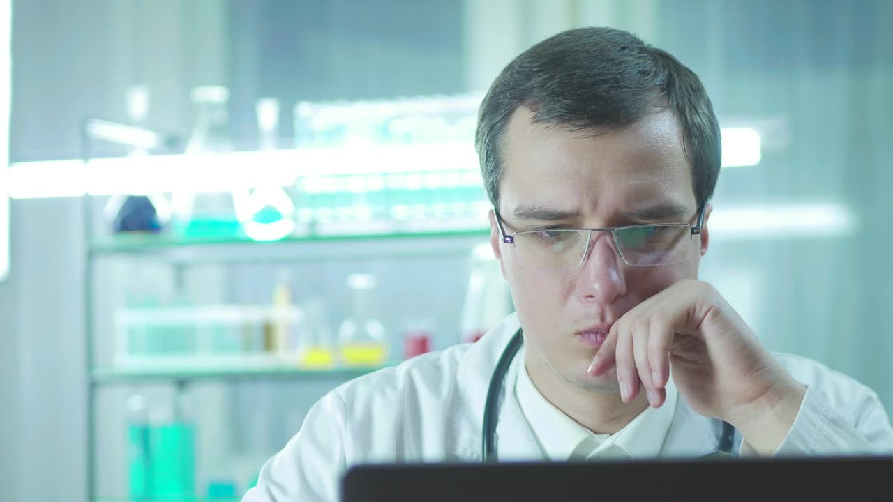 Free Video Stock thoughtful scientist on the lab Live Wallpaper