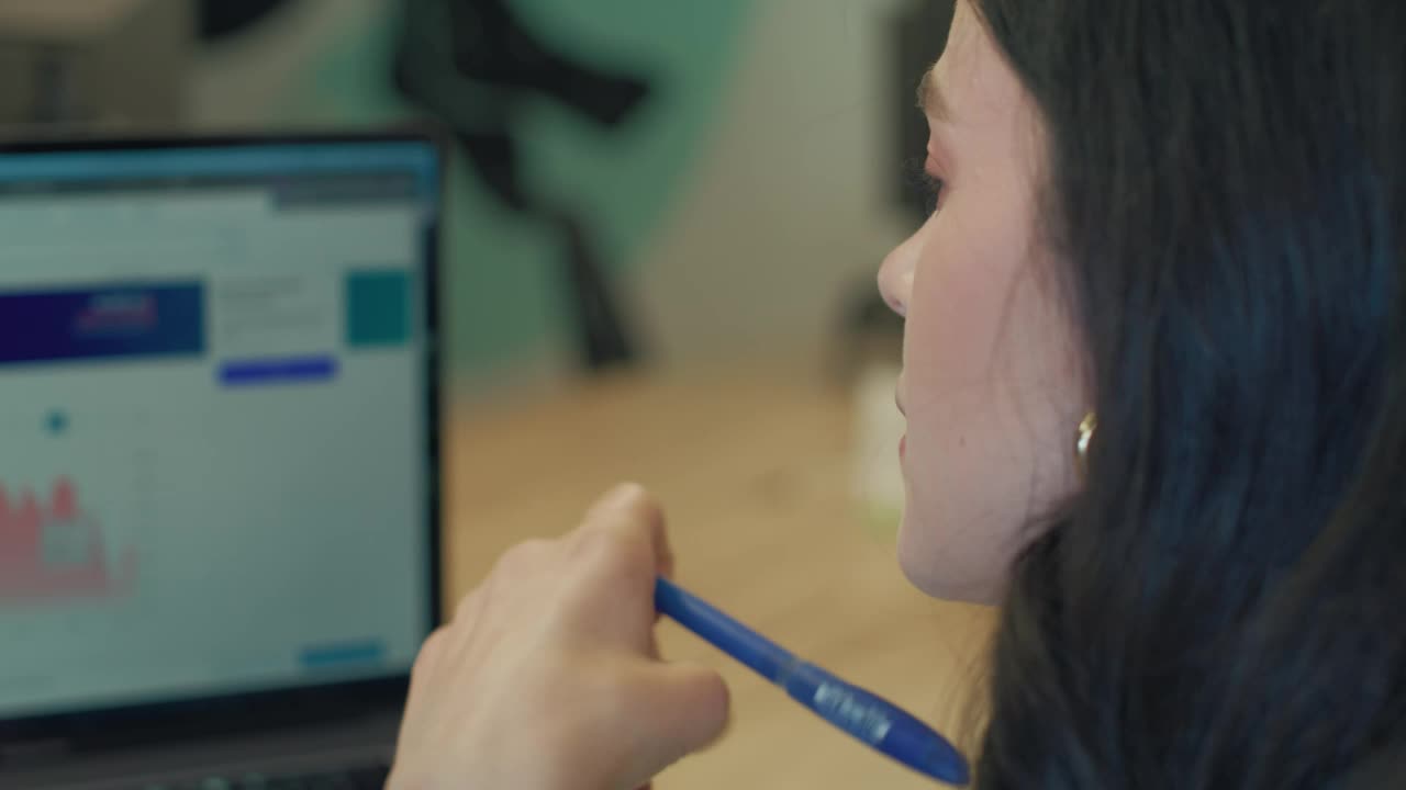 Free Video Stock thoughtful woman working in her office Live Wallpaper