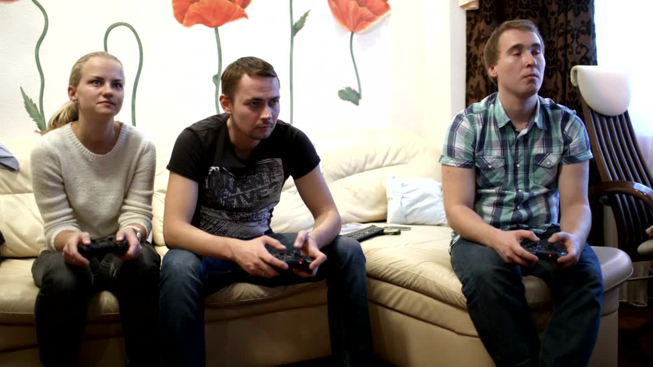 Free Video Stock three friends playing on a console Live Wallpaper