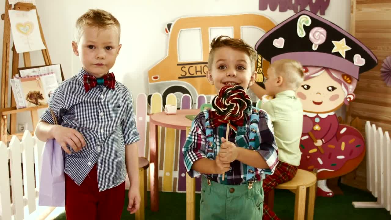 Free Video Stock three happy boys dancing Live Wallpaper