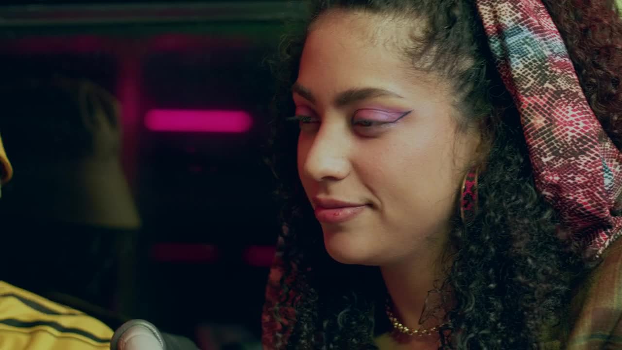 Free Video Stock three young friends talking on board a bus Live Wallpaper