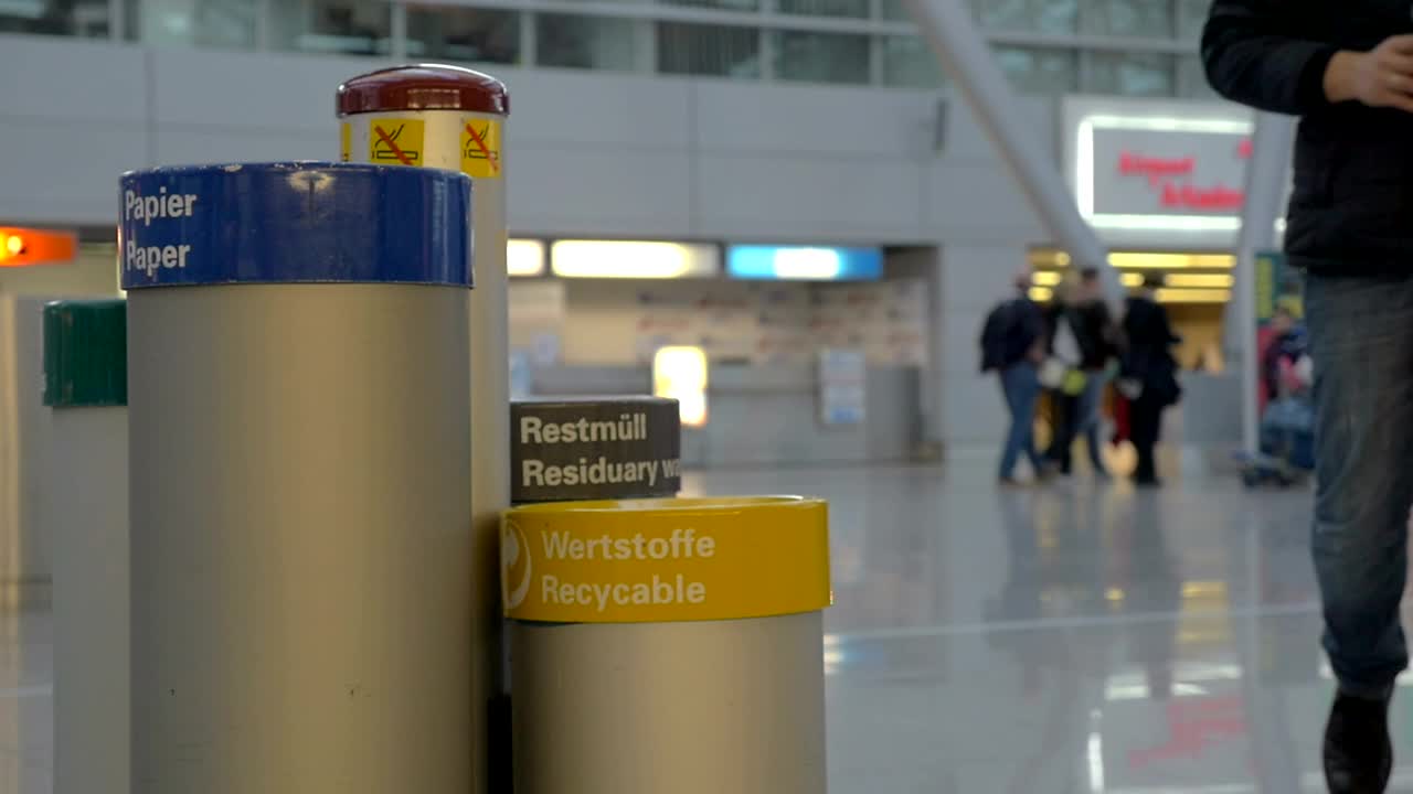 Free Video Stock throwing away plastic waste Live Wallpaper