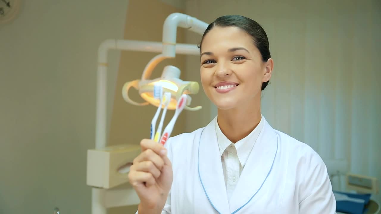 Free Video Stock thumb up of a dentist showing toothbrushes Live Wallpaper