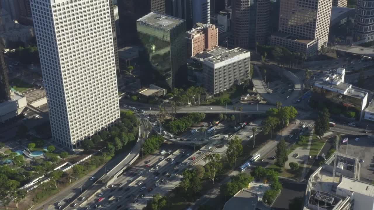 Free Video Stock tilt aerial shot of a city full of tall buildings Live Wallpaper