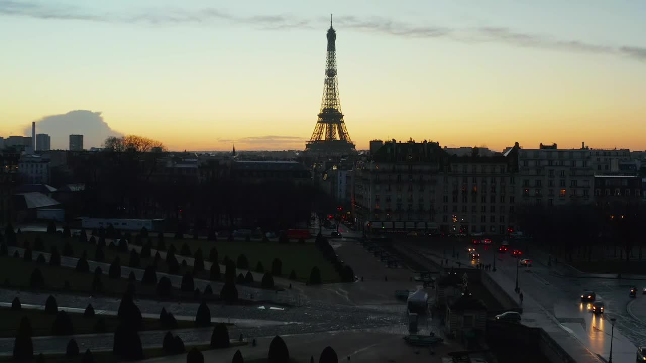 Free Video Stock tilt aerial shot of the eiffel tower at dawn Live Wallpaper