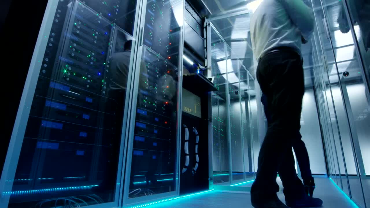 Free Video Stock time lapse of engineers working in a data center Live Wallpaper