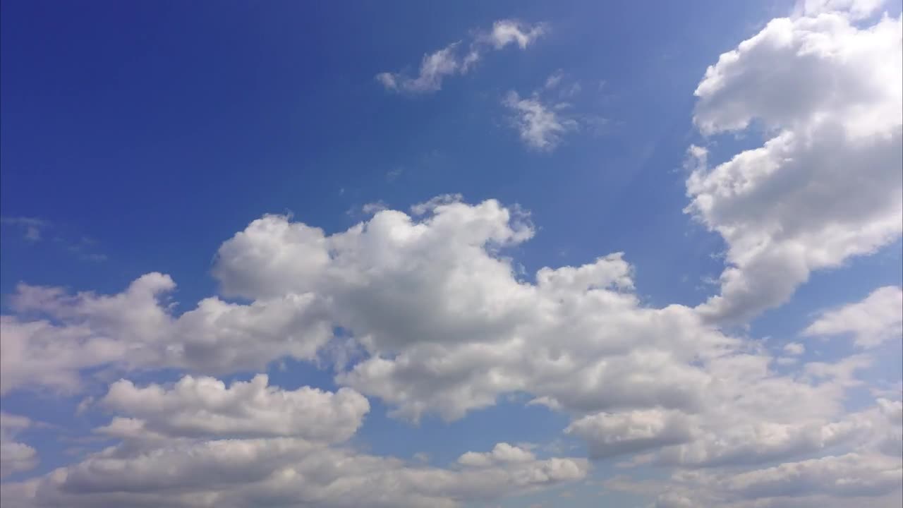 Free Video Stock time lapse of the clouds traveling in the sky Live Wallpaper