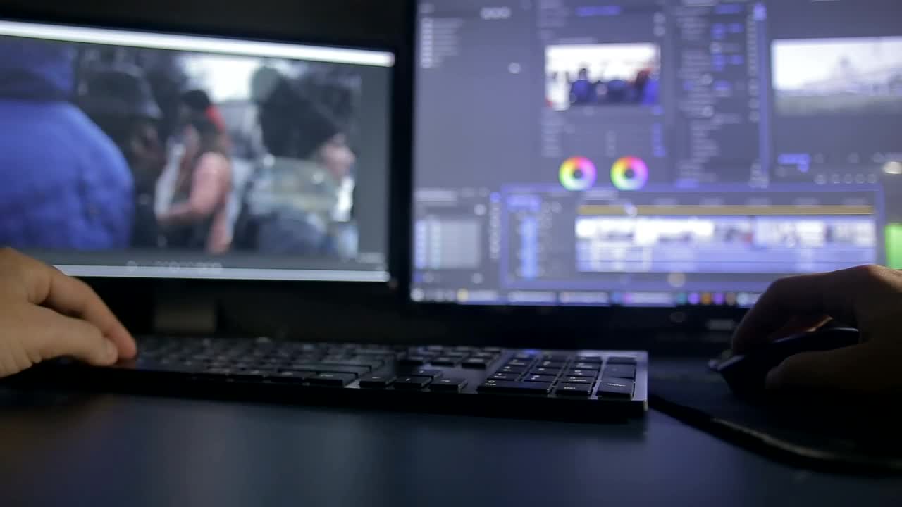Free Video Stock timelapse of a person editing a video Live Wallpaper