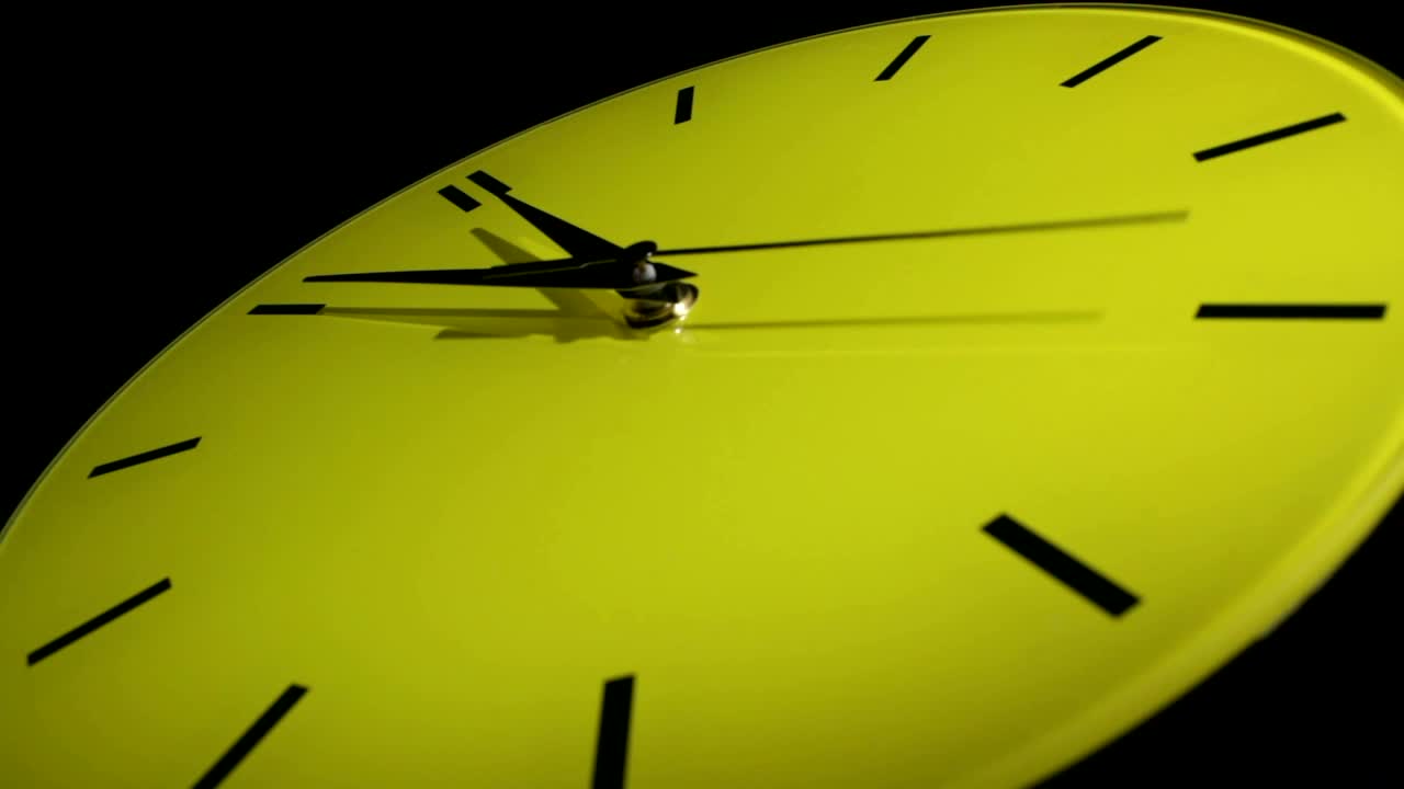 Free Video Stock timelapse of a yellow clock Live Wallpaper