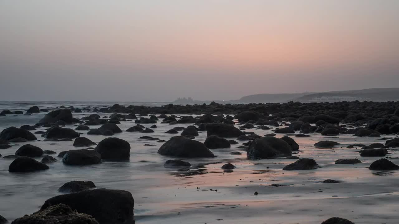 Free Video Stock timelapse of waves between rocks Live Wallpaper