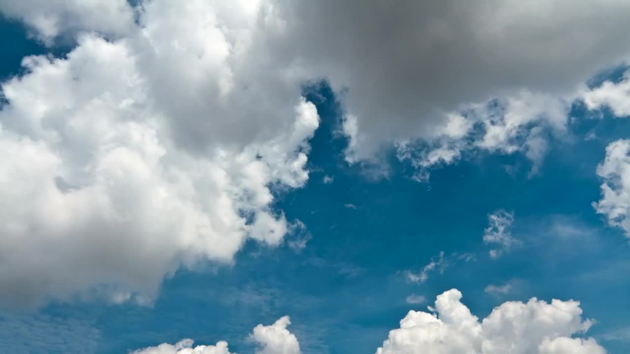 Free Video Stock timelapse of white clouds forming Live Wallpaper