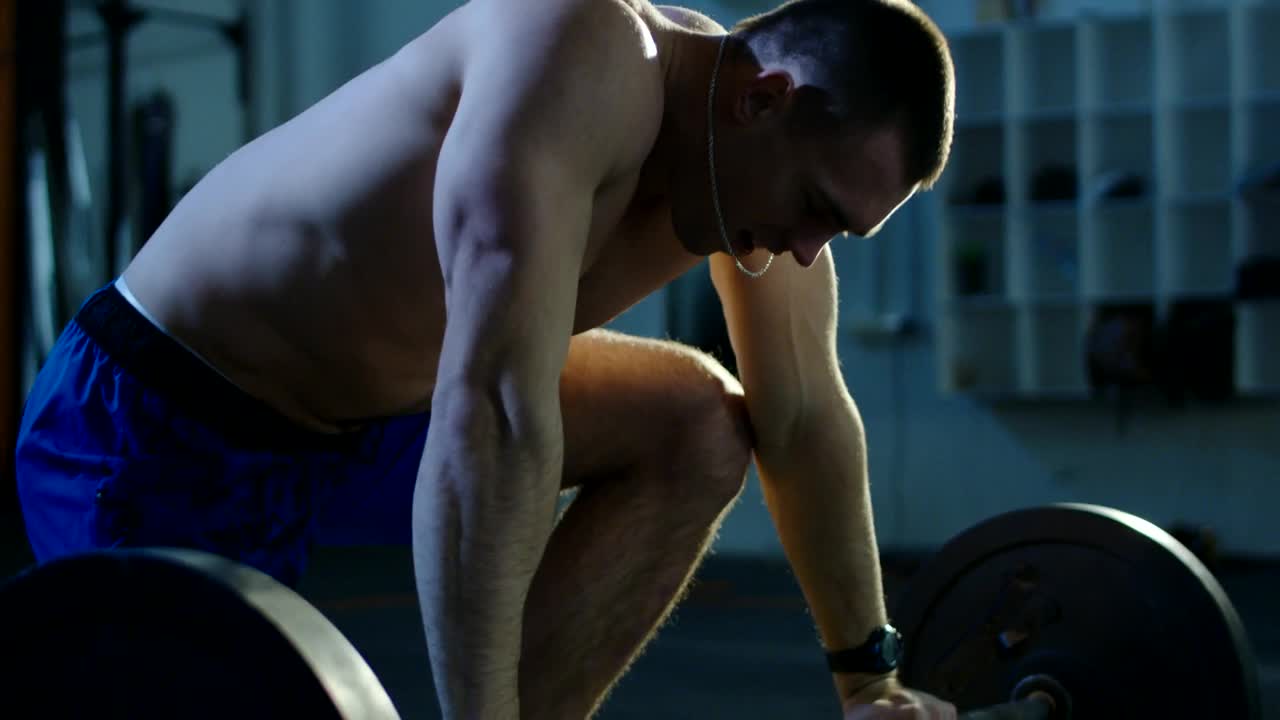 Free Video Stock tired bodybuilder resting Live Wallpaper