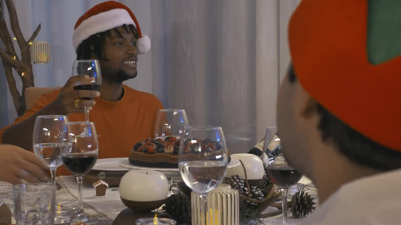 Free Video Stock toast between friends at a christmas dinner Live Wallpaper