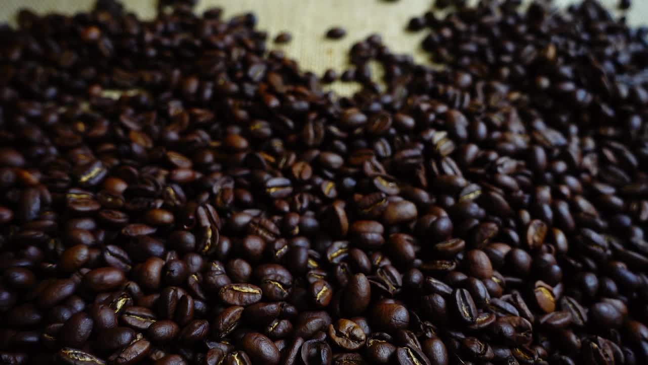 Free Video Stock toasted coffee beans on a sack Live Wallpaper