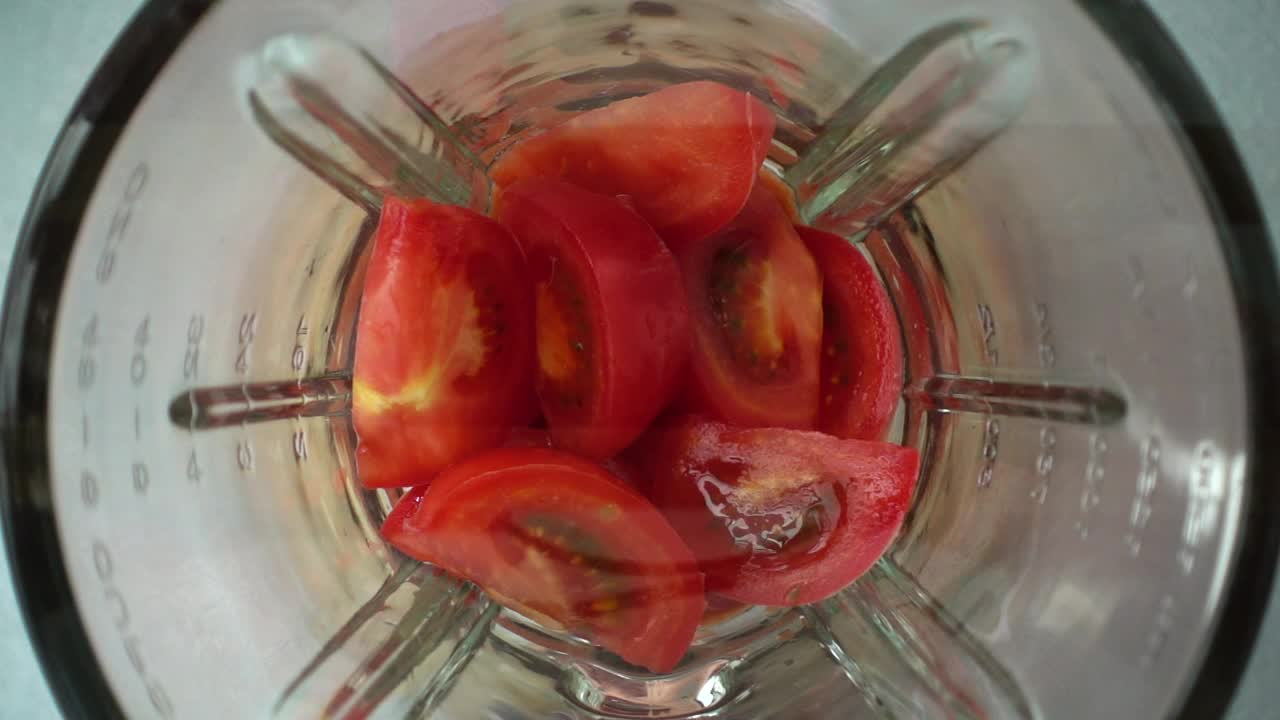 Free Video Stock tomatoes in a blender Live Wallpaper