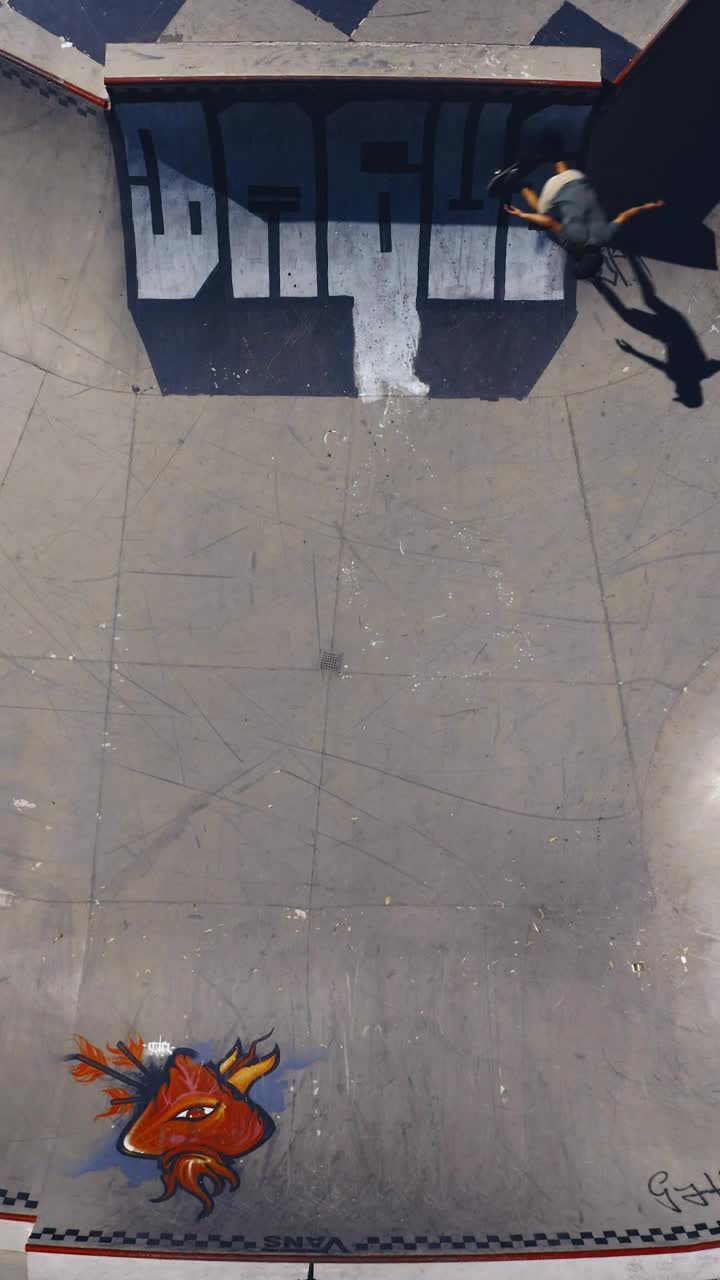 Free Video Stock top aerial shot of a skater skating on a half Live Wallpaper