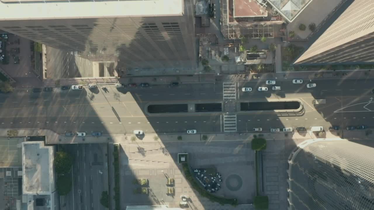 Free Video Stock top aerial shot of an almost empty avenue Live Wallpaper