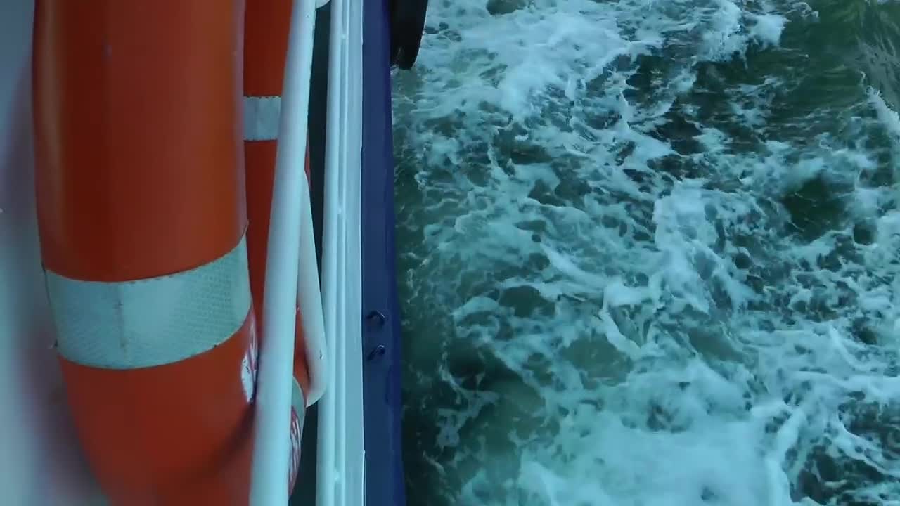 Free Video Stock top view towards the sea from the side of a Live Wallpaper