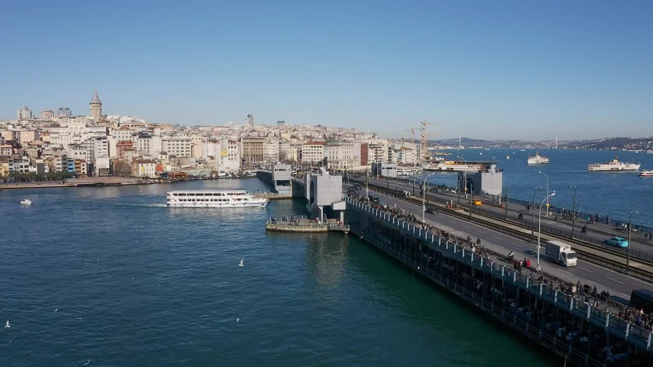 Free Video Stock tour boat travelling under a bridge Live Wallpaper