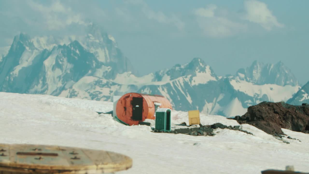 Free Video Stock tourist shelter on a snowy mountain Live Wallpaper