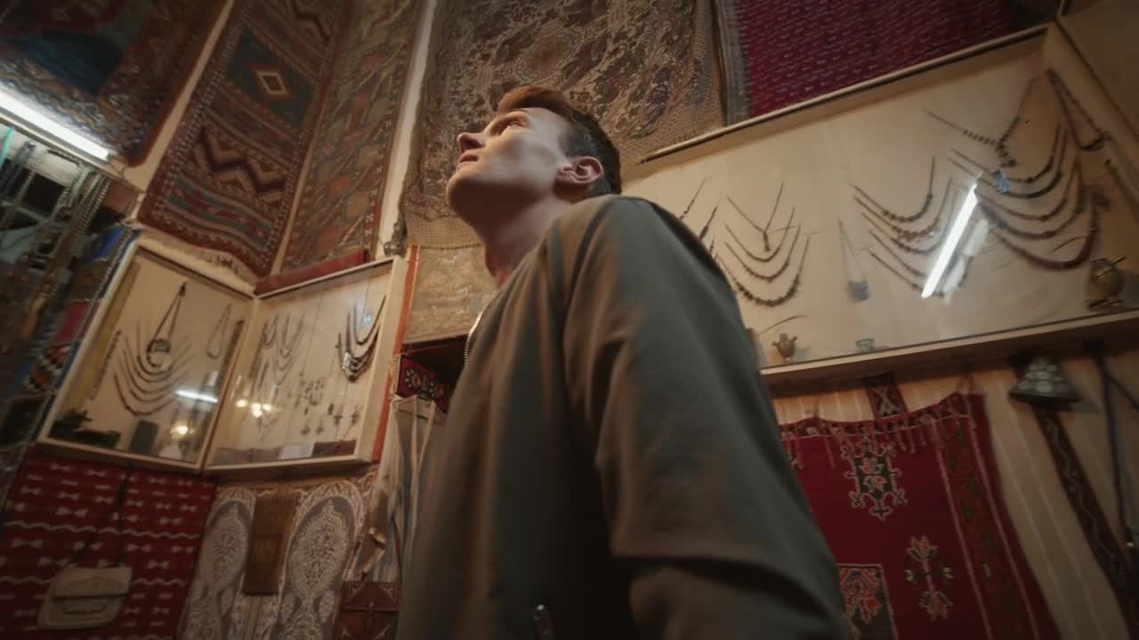 Free Video Stock tourist walking through the aisles of a fabric store Live Wallpaper