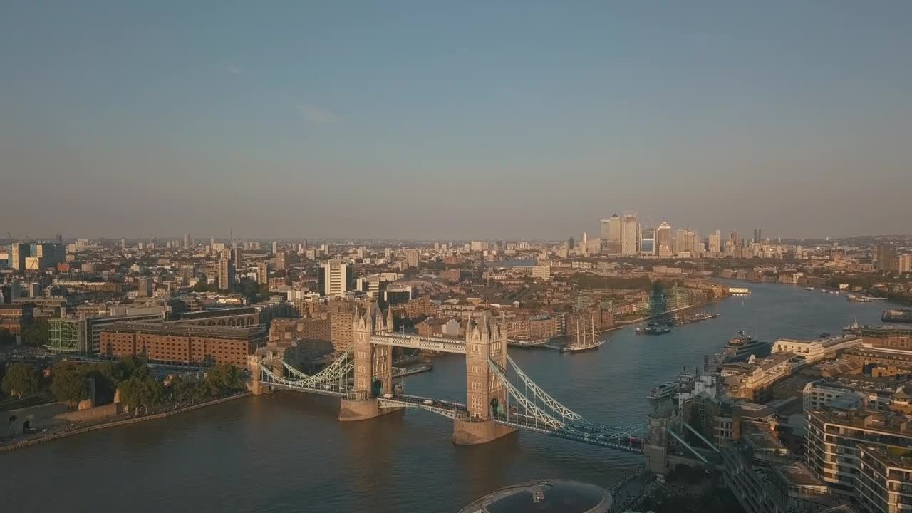 Free Video Stock tower bridge in london aerial shot Live Wallpaper