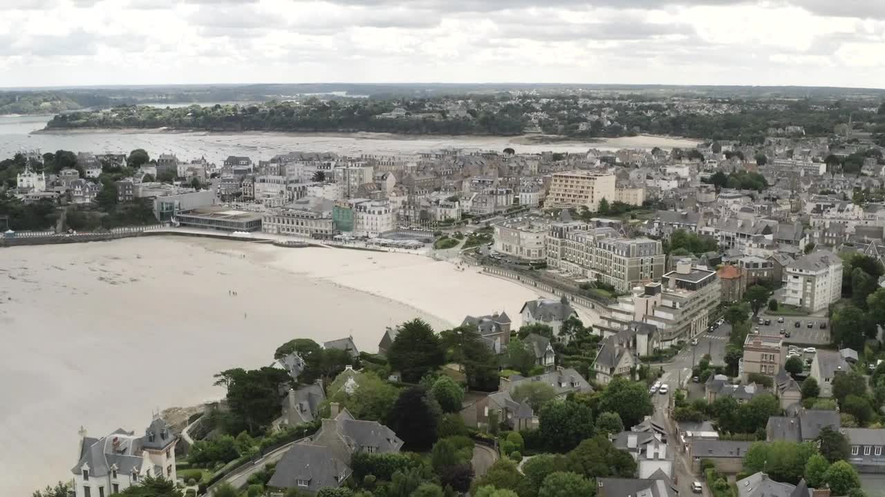 Free Video Stock town beach during low tide Live Wallpaper