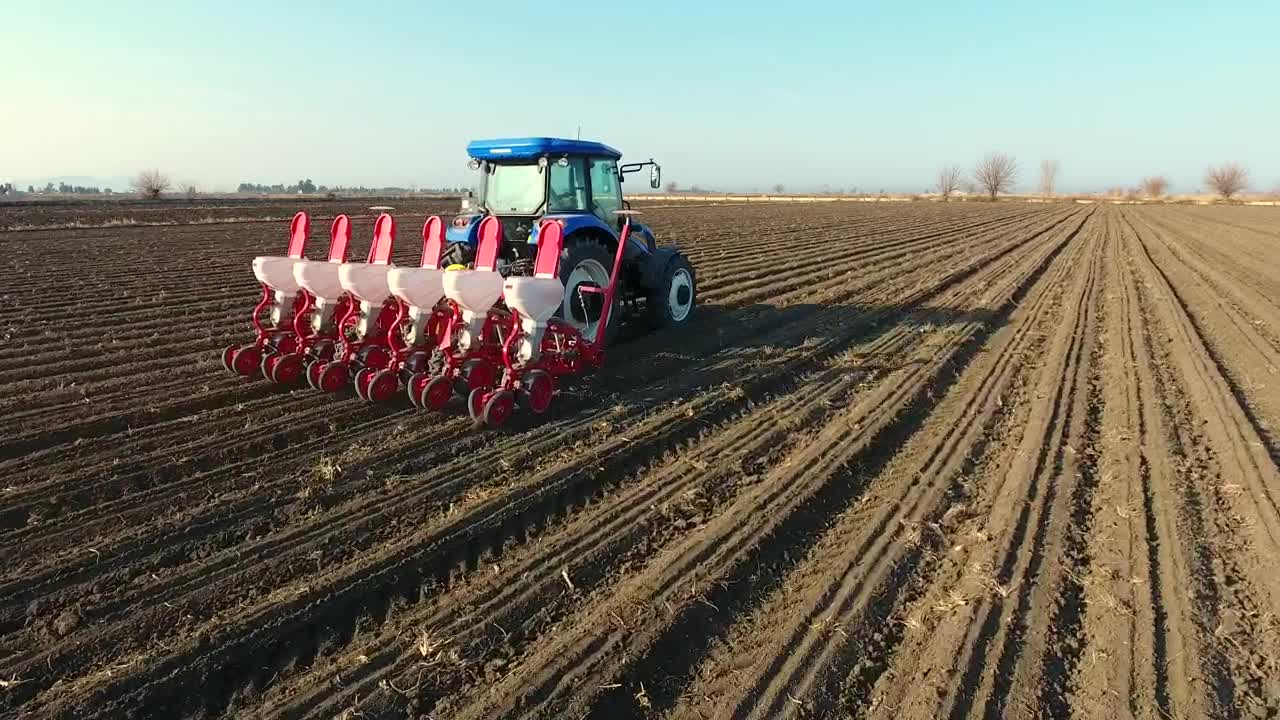 Free Video Stock tractor preparing an agricultural field Live Wallpaper