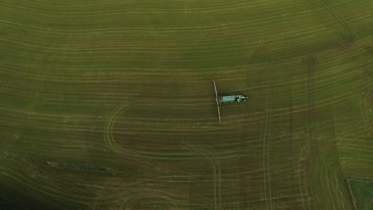 Free Video Stock tractor spraying crops Live Wallpaper