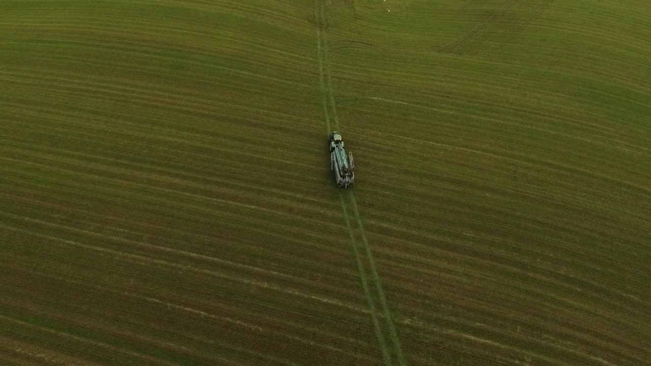 Free Video Stock tractor unfolding equipment Live Wallpaper