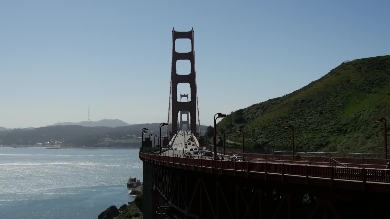 Free Video Stock traffic at the golden gate bridge Live Wallpaper