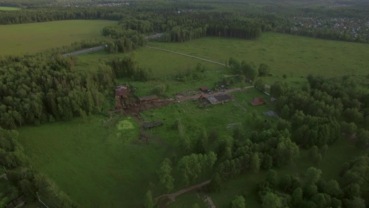 Free Video Stock traffic heading down a small country lane Live Wallpaper