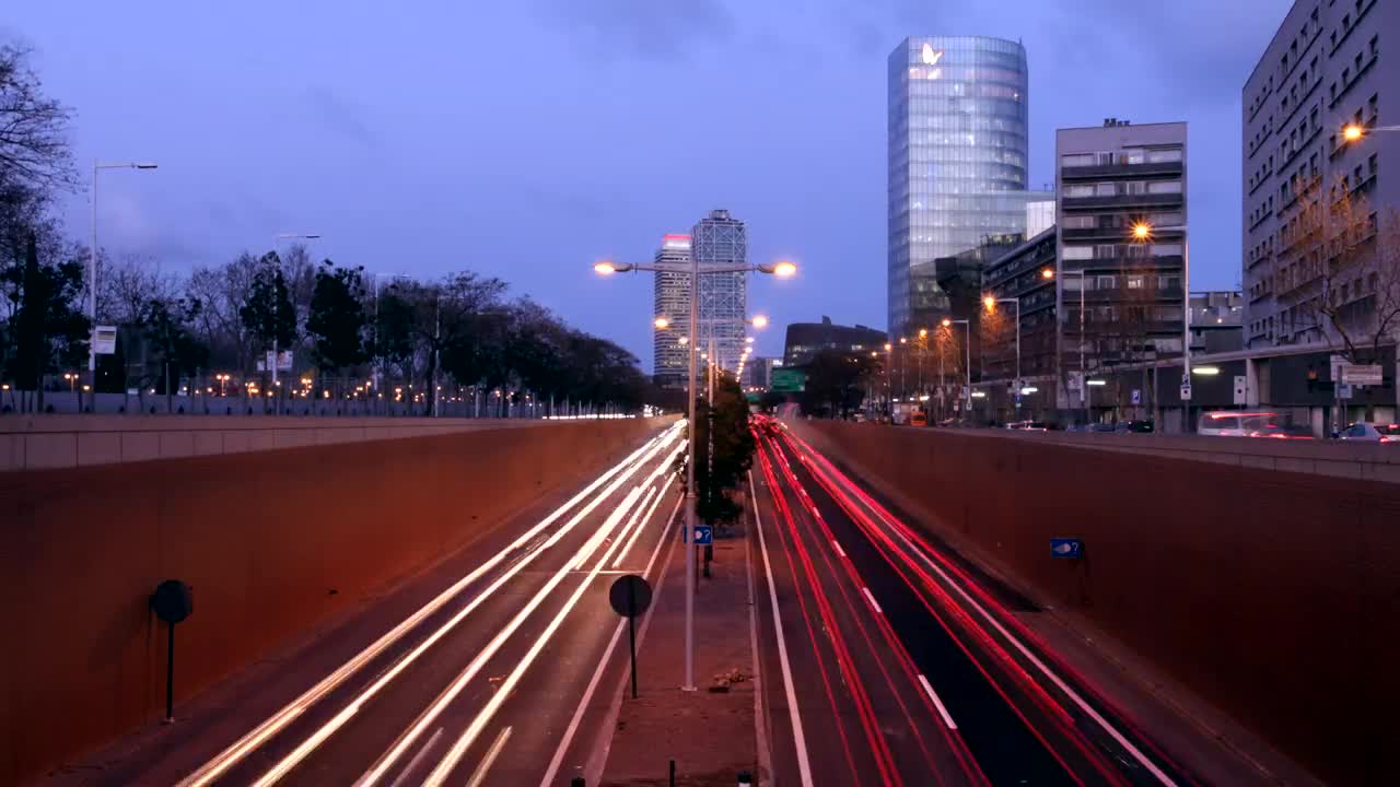 Free Video Stock traffic in an underground tunnel Live Wallpaper