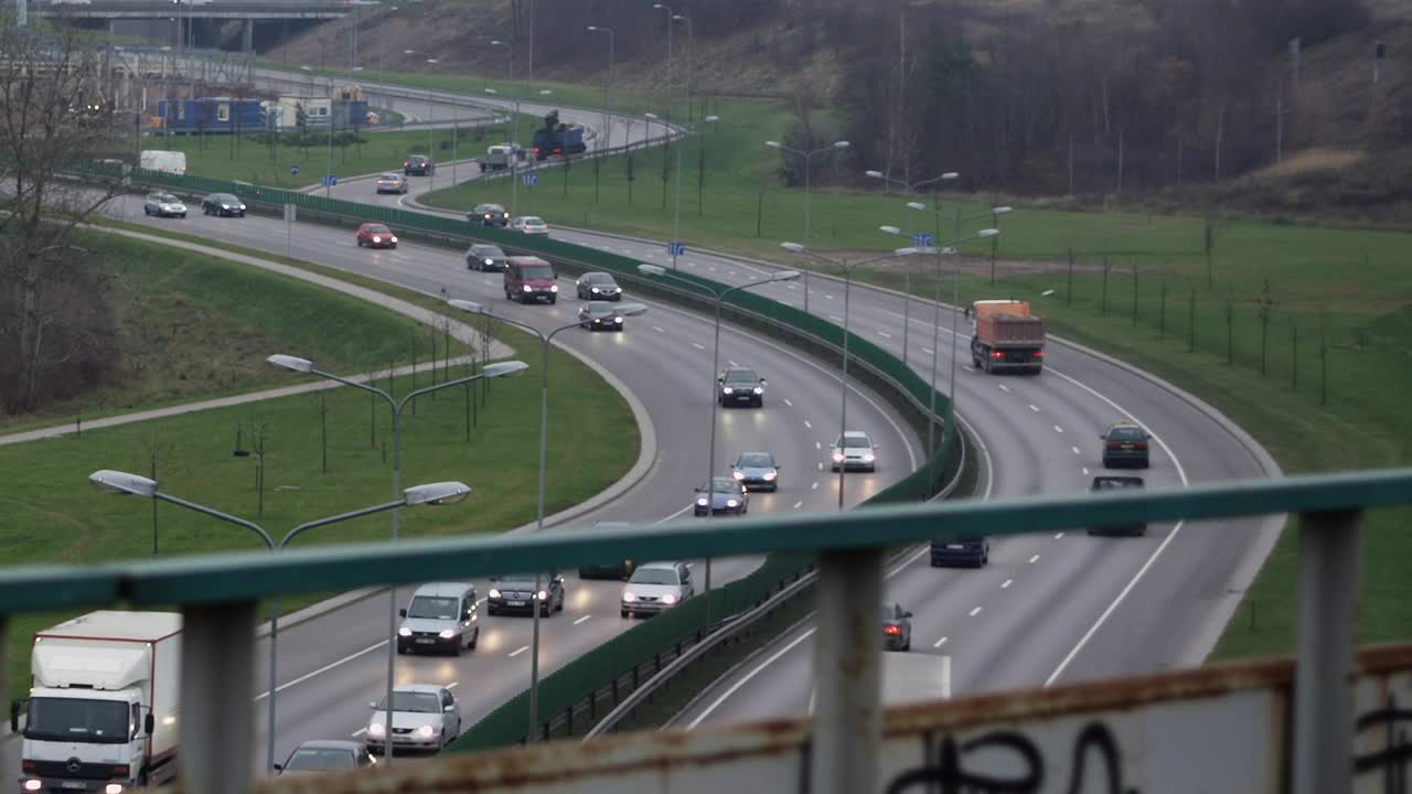 Free Video Stock traffic in the highway Live Wallpaper