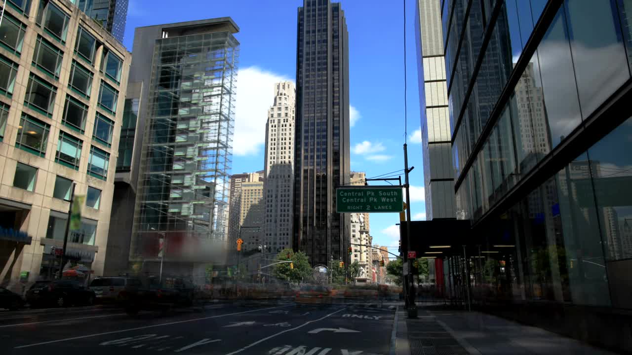 Free Video Stock traffic moving through new york Live Wallpaper