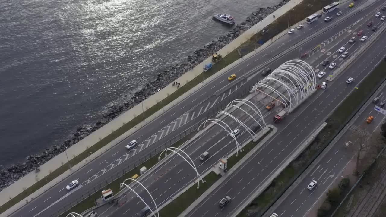 Free Video Stock traffic moving on multiple roads Live Wallpaper